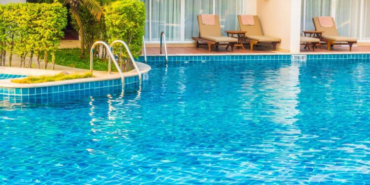 Criança tem cabelo sugado em piscina e fica inconsciente em SC