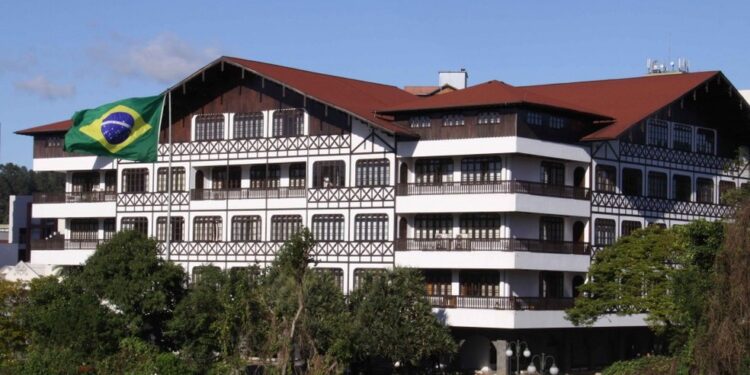 Blumenau exonera servidores que não tomaram vacina