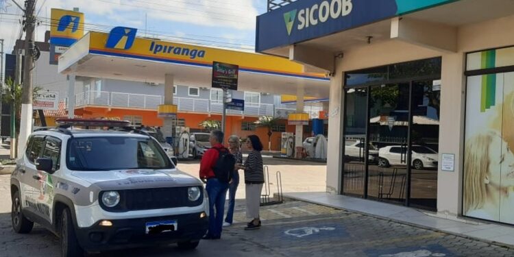 Criminosos armados invadem cooperativa de crédito e rendem vigia em Barra Velha