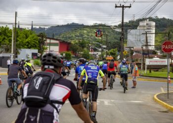 Cerca de 300 ciclistas participam do pedal do Cicloturismo em Guaramirim