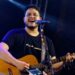 Cantor Maurílio morre aos 28 anos em hospital de Goiânia
