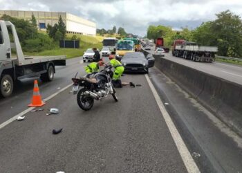 Motociclista morre após acidente com carreta na BR-101
