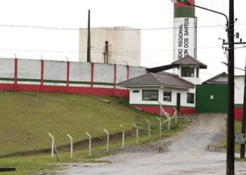 Continuam foragidos os três presos que fugiram do presídio em Joinville