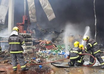 [Vídeo] Incêndio atinge supermercado em Santa Catarina