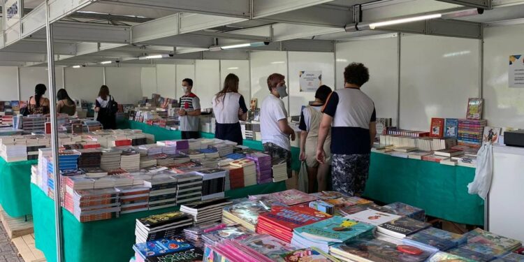 Feira do Livro de Jaraguá do Sul tem programação intensa no fim de semana