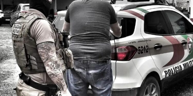 Homem procurado por estelionato e furto é preso em Jaraguá do Sul