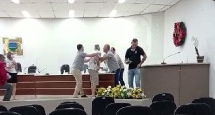 Servidor que agrediu vereador de Guaramirim pede desculpas