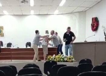[Vídeo] Briga envolvendo vereador e servidor é registrada na Câmara de Vereadores de Guaramirim