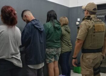 Homem é preso com caixa de sapato cheia de maconha em Guaramirim