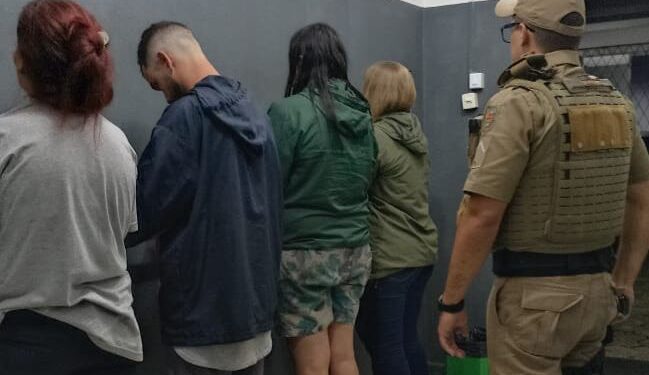 Homem é preso com caixa de sapato cheia de maconha em Guaramirim