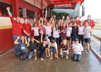 Projeto Bombeiro na Escola atinge mais de 300 alunos em Guaramirim