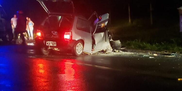 Três pessoas morrem em grave acidente na BR-280