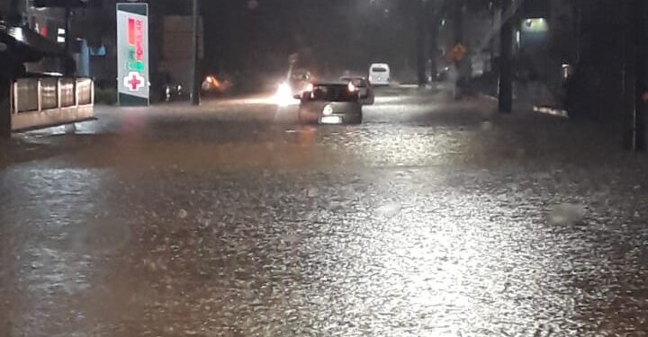 [Vídeo] Jaraguá do Sul registra temporal com granizo e alagamentos
