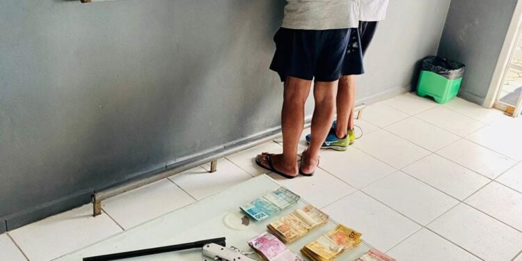 Idoso é preso por tráfico de drogas, receptação e posse de arma adulterada em Guaramirim