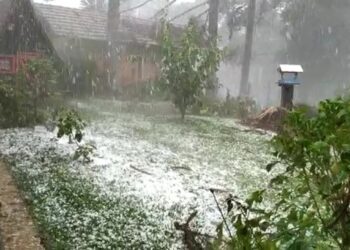 [Vídeos] Chuva de granizo muda a paisagem em Campo Alegre