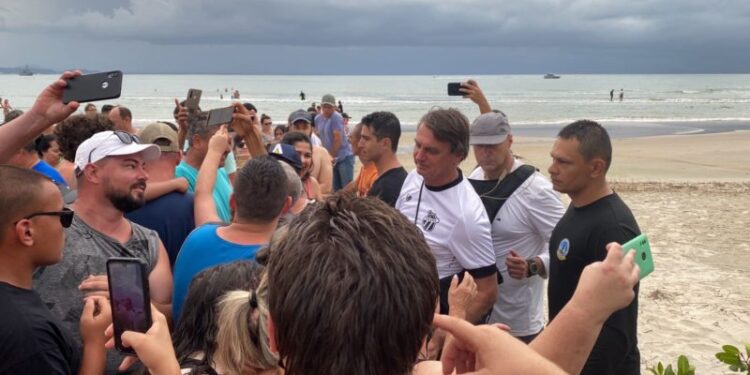 Em Santa Catarina, Bolsonaro diz que não vai vacinar filha de 11 anos contra a Covid-19