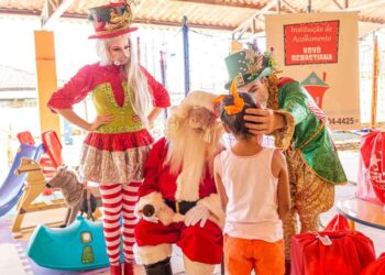 Natal Super Feliz Angeloni vai levar alegria e presentes para crianças em Jaraguá do Sul