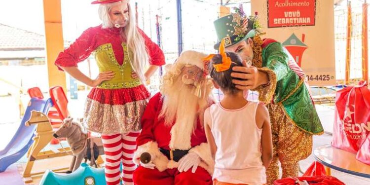 Natal Super Feliz Angeloni vai levar alegria e presentes para crianças em Jaraguá do Sul