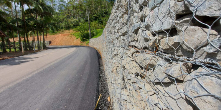 Primeiro trecho da Estrada Quirino Lunelli é pavimentado em Jaraguá do Sul