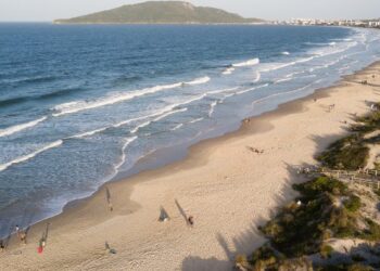 77% dos pontos analisados estão próprios para banho no litoral catarinense