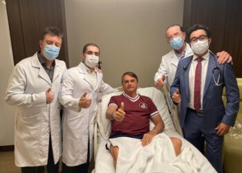 Bolsonaro tem alta do hospital em São Paulo