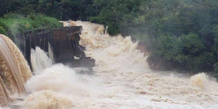Risco de rompimento de barragem deixa cidades de MG em alerta máximo