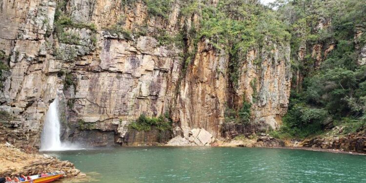 Encontrado oitavo corpo de vítima de desmoronamento de pedras em Capitólio