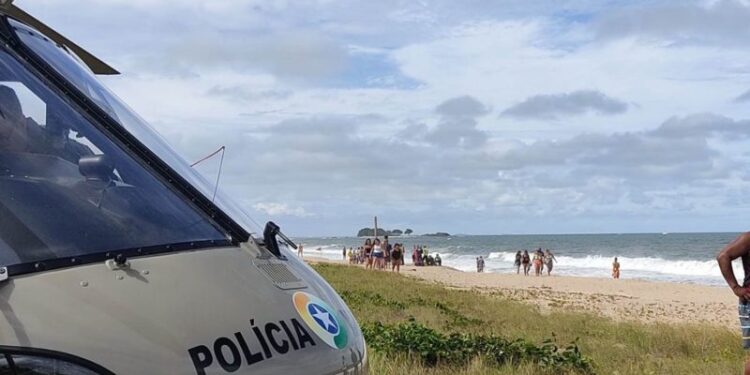 Homem morre após entrar no mar em Barra Velha