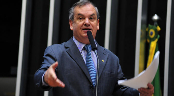 Catarinense pode assumir o Ministério do Turismo