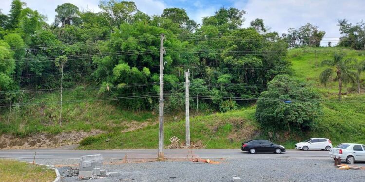 Relocação de rede elétrica na ponte da Barra, em Jaraguá do Sul, é marcada para este fim de semana
