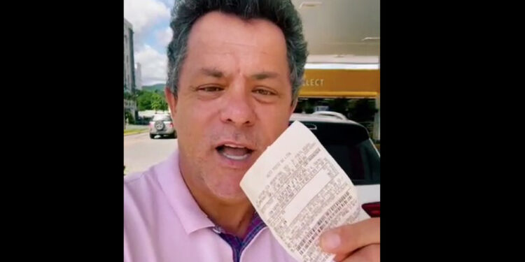 [Vídeo] Deputado catarinense se revolta com ICMS dos combustíveis