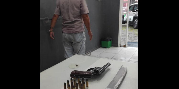 Com posse ilegal de arma de fogo, homem é preso em Guaramirim