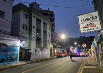 Alarme falso de incêndio movimenta moradores de prédio e bombeiros em Jaraguá do Sul
