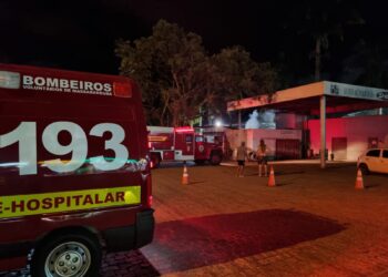 Casa é consumida por incêndio em Massaranduba
