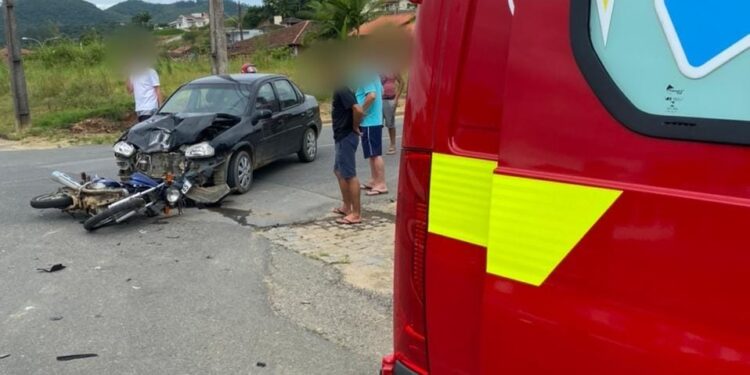 Motociclista tem fratura após colisão com carro em Massaranduba