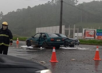 Acidente envolvendo três carros é registrado na SC-108, em Guaramirim