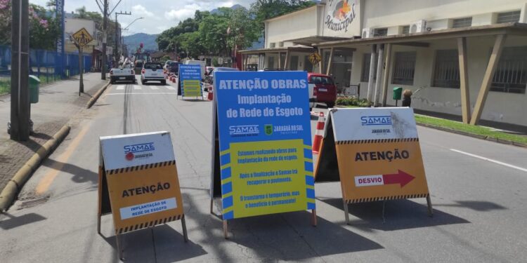 Samae inicia obras da rede coletora de esgoto no Centro de Jaraguá do Sul
