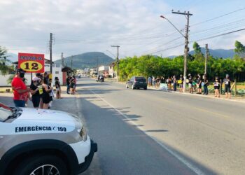 Comunidade protesta e pede providências após grave acidente em Schroeder