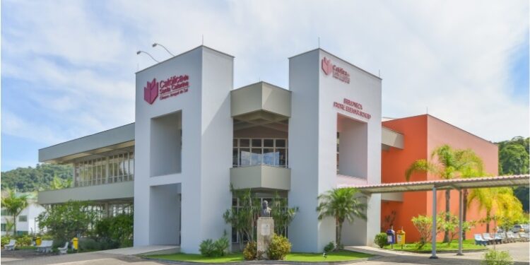 Católica SC oferece bolsas de estudo de até 100% em vestibular especial