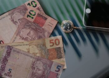 Entra em vigor o novo salário mínimo de R$ 1.212
