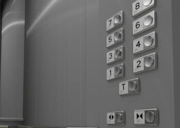 Elevador despenca e duas pessoas ficam feridas em Jaraguá do Sul