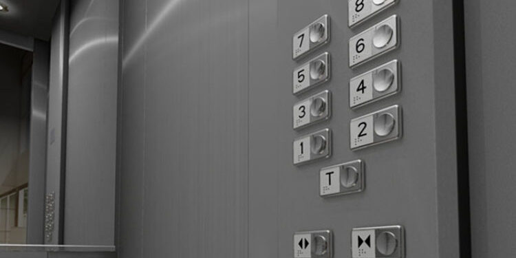 Elevador despenca e duas pessoas ficam feridas em Jaraguá do Sul