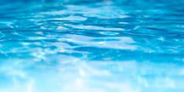 Bebê morre após se afogar em piscina em SC