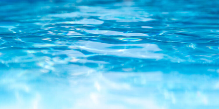 Bebê morre após se afogar em piscina em SC