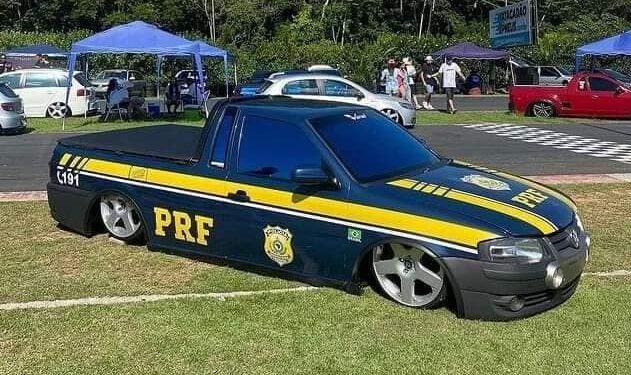 [Vídeo] Saveiro caracterizada como viatura da PRF é apreendida em SC