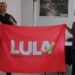 Vice-prefeito de SC é expulso do partido de Bolsonaro após posar com bandeira de Lula