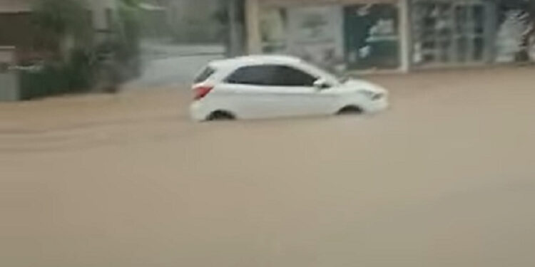 [Vídeos] Jaraguá do Sul registra alagamentos após chuva intensa