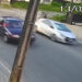 [Vídeo] Carro força ultrapassagem e bate de frente contra motoboy em Joinville