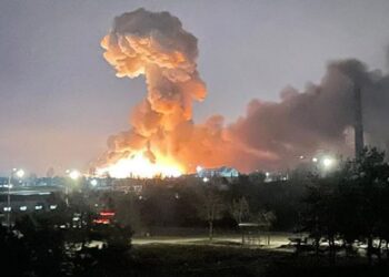 Rússia confirma início de bombardeios na Ucrânia