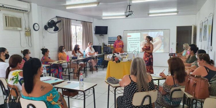 Educação de Guaramirim realiza formação para professores da rede municipal